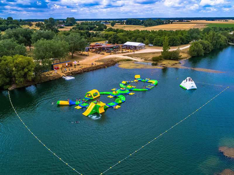 lac d'hommes, pour petits et grand en road-trip avec vintage camper