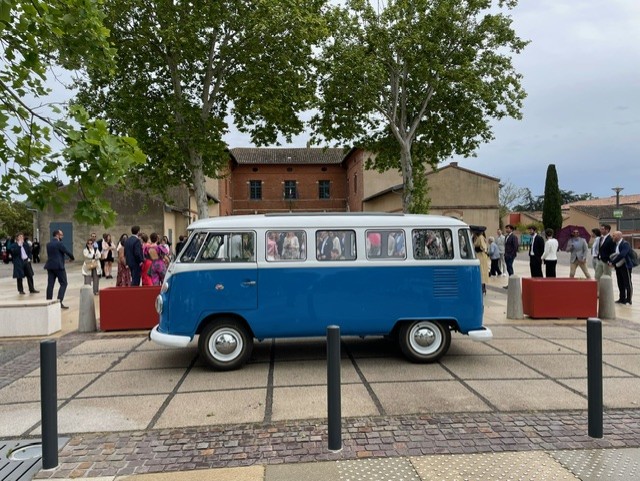 location combi vw pour un mariage bohème toulousain a vieille toulouse